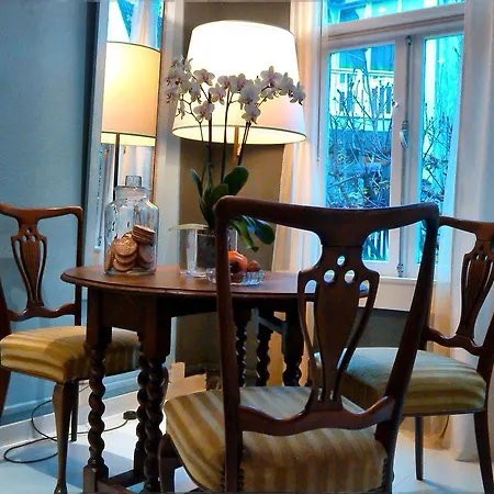 Miss Jordaan For Quiet Travellers Amszterdam