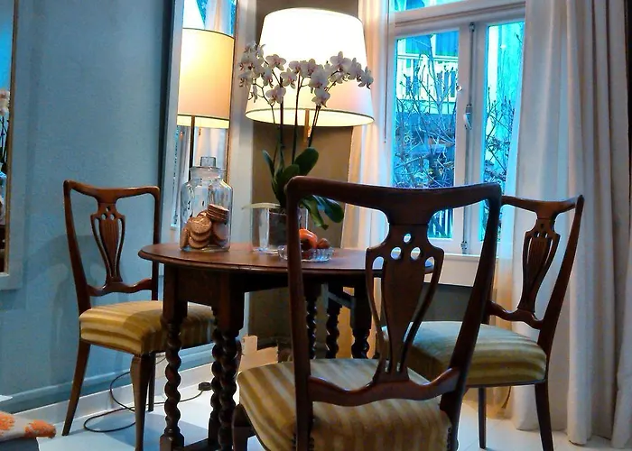 Miss Jordaan For Quiet Travellers Amszterdam